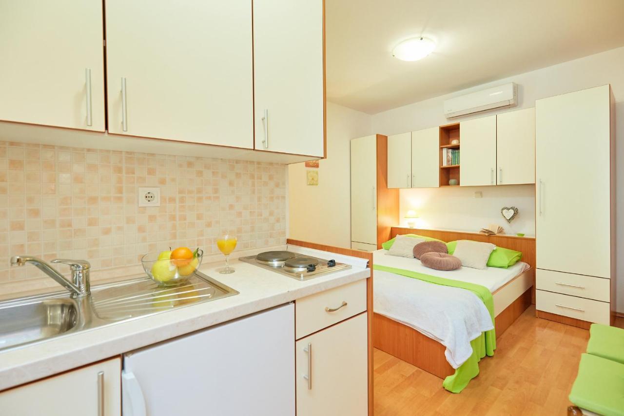 Apartments Zelic Tučepi Værelse billede