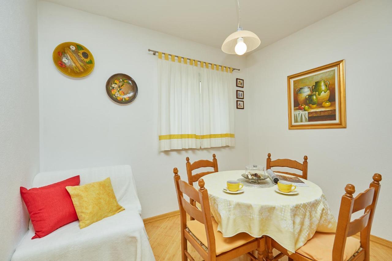 Apartments Zelic Tučepi Værelse billede