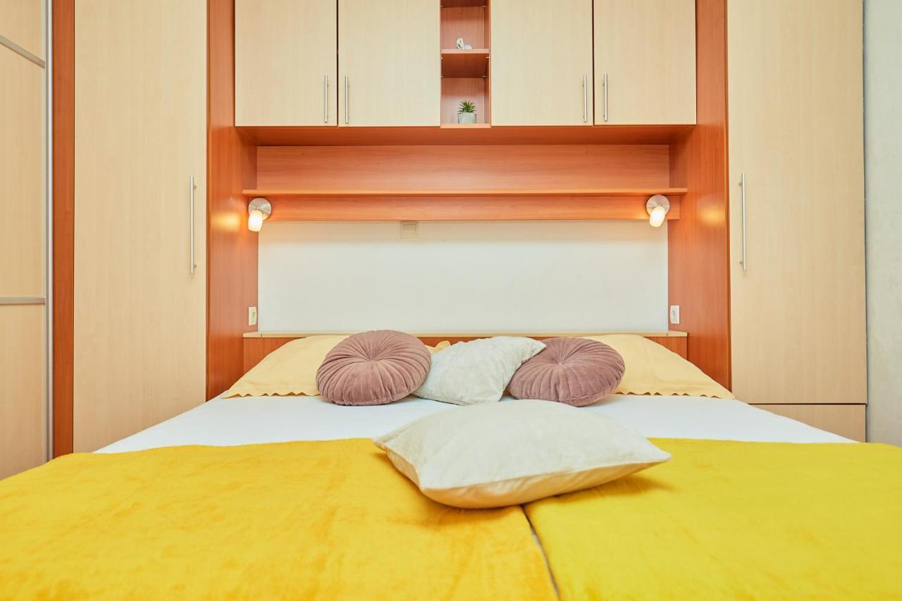 Apartments Zelic Tučepi Eksteriør billede